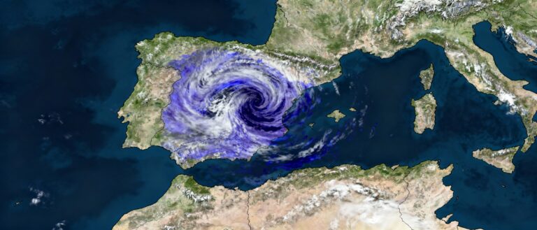 Mapa meteorológico que muestra el paso de la borrasca Claudia sobre la península ibérica con fuertes lluvias y viento
