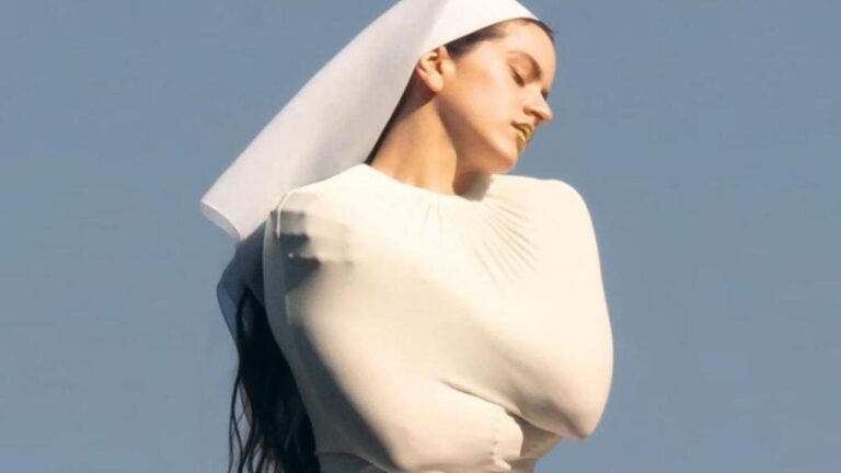 Rosalía portada del álbum LUX 2025 que rechaza la inteligencia artificial