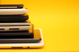 100 móviles escuchando a la vez