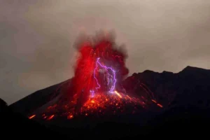 El volcán que genera rayos “por dentro”