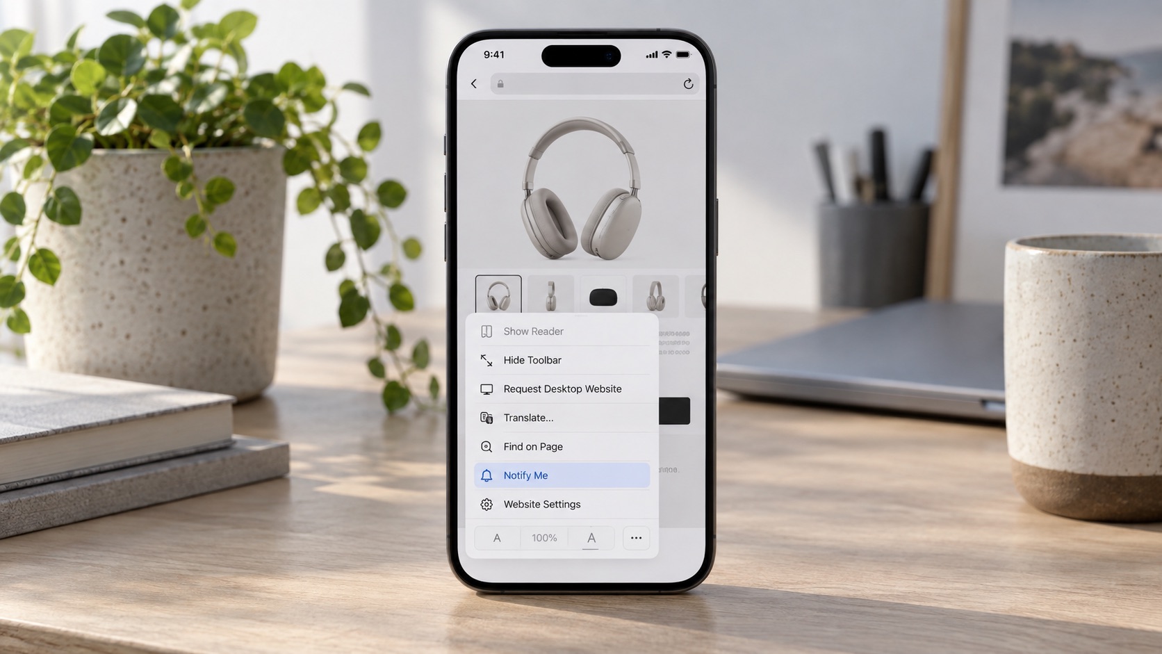 iPhone con una página de producto abierta en Safari y el menú Notify Me para seguir cambios